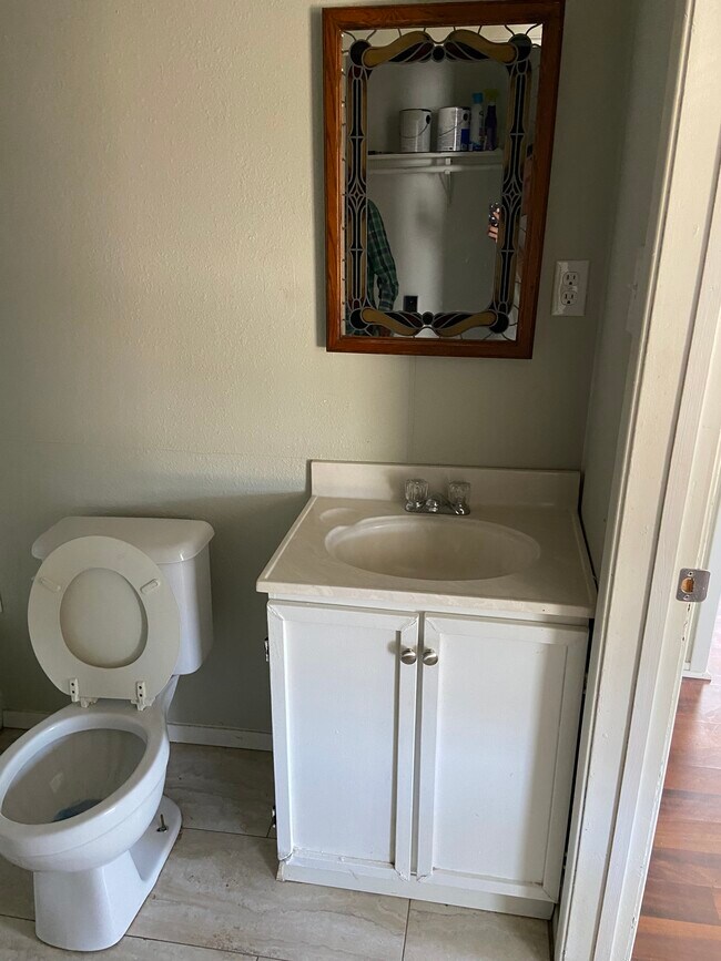 Building Photo - 1305 State St