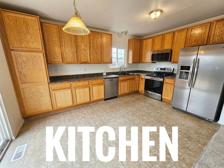 Building Photo - 1805 Dewhirst Dr