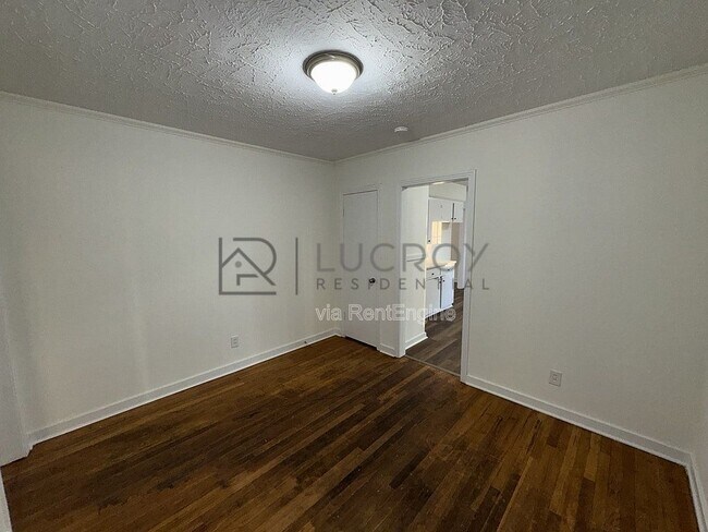 Building Photo - 3147 Shirley Dr
