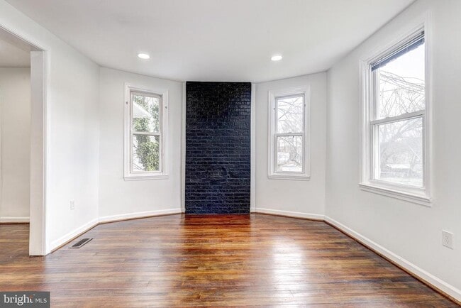 Building Photo - 2805 Hamilton Ave