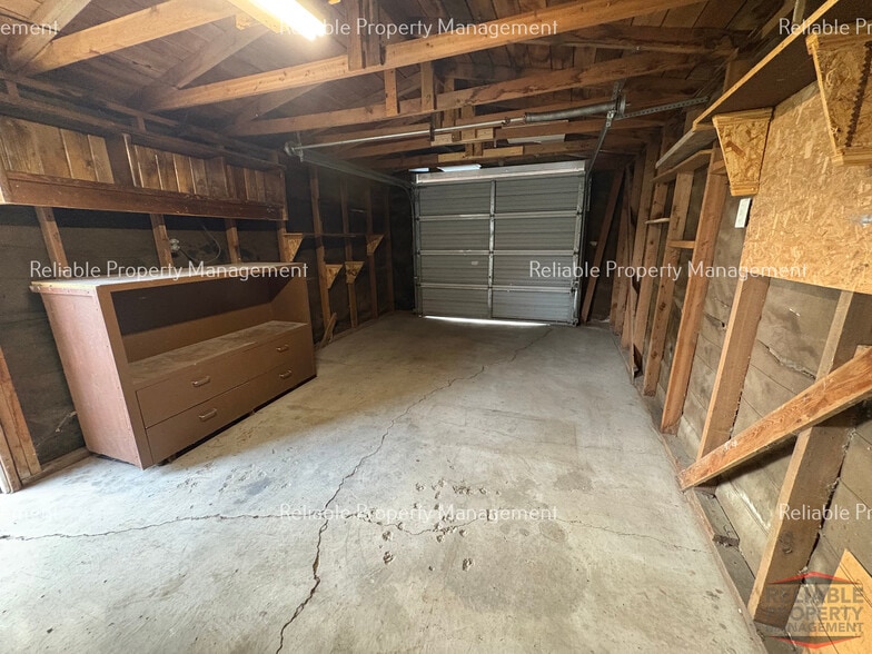 Building Photo - 1115 Halsey St