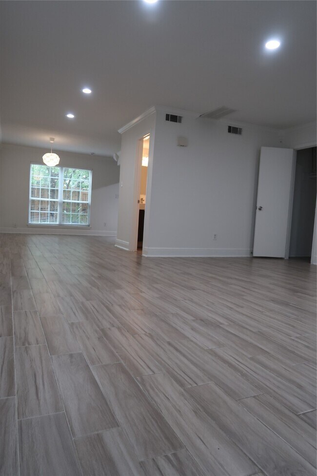 Building Photo - 14209 Briarsage Ct