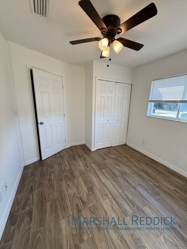 Building Photo - Beautiful wood tile floors! 3 Bed 2 Bath 1...