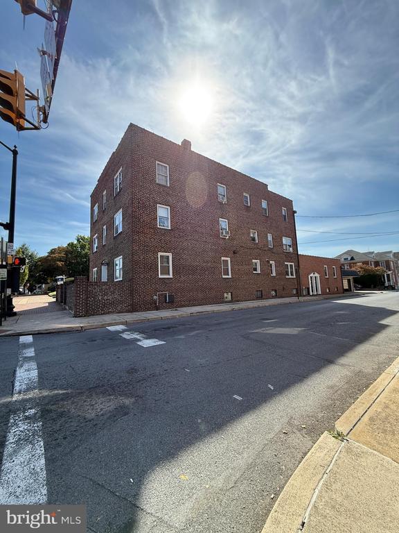 Building Photo - 152 W Main St