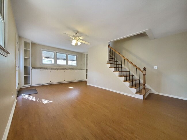 Building Photo - 504 University Ridge
