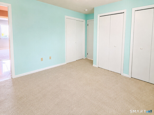 Building Photo - 501 Summer Hill Dr