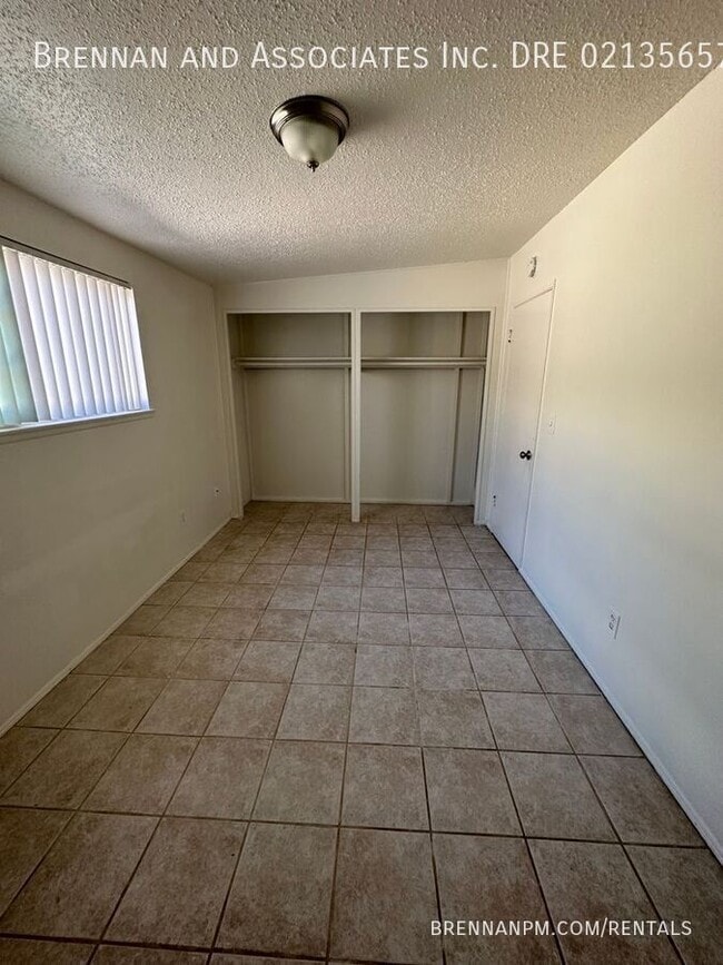 Building Photo - 820 Hickory Ct