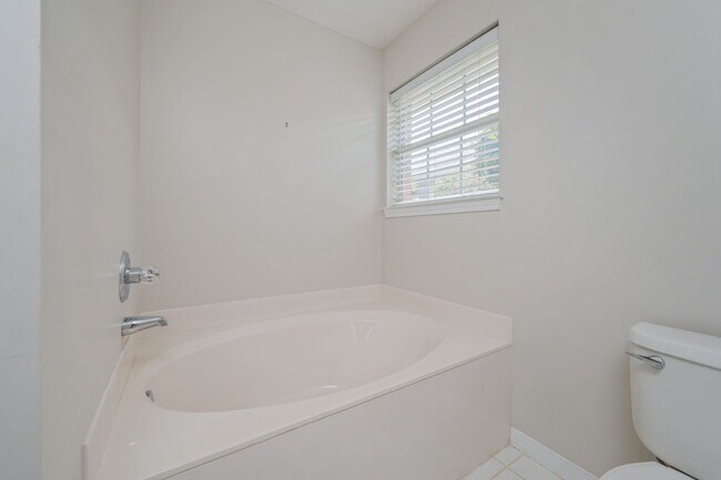 Building Photo - 107 Bay Tree Dr