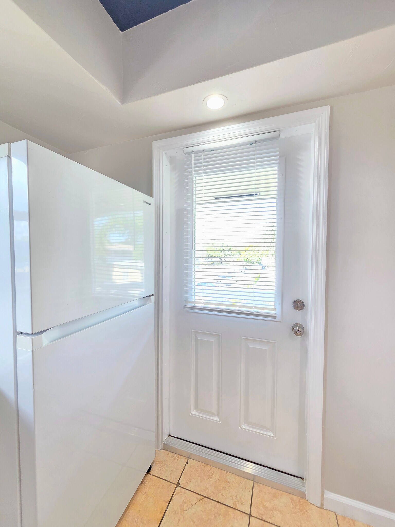 Building Photo - 3300 NE 10th Ter