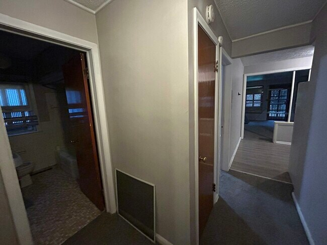 Building Photo - 5581 Marseilles St