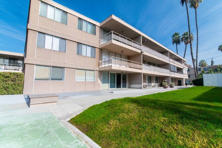 Building Photo - 6979 Palm Ct