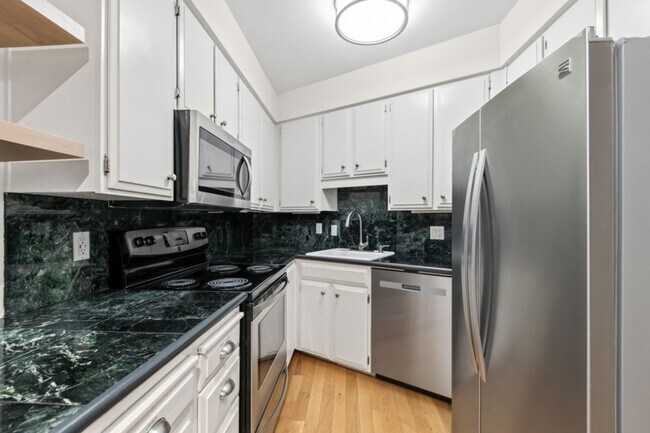 Building Photo - 1Bd/1Ba Edmonds Condo