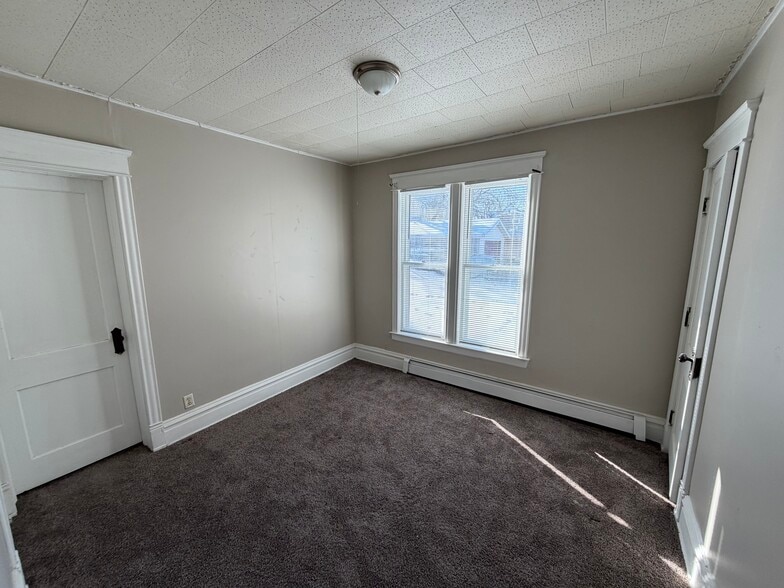 Building Photo - 220 E Racine St