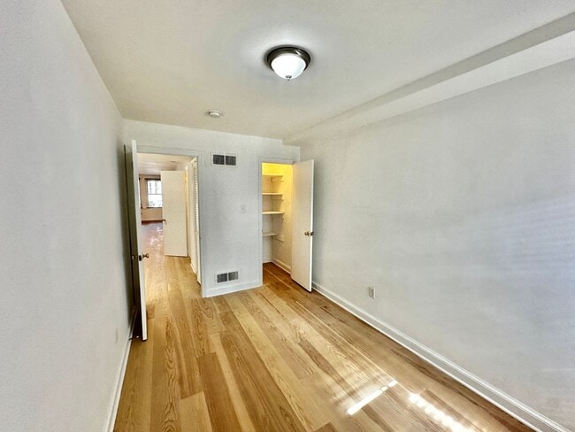 Building Photo - Captivating Capitol Hill Barracks Row Renovated 2 Bedroom Apt w/ Parking & Patio