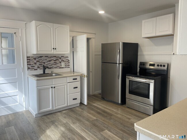 Building Photo - 692 Enfield St