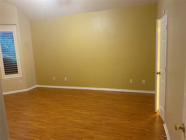 Building Photo - 2114 Winding Hollow Dr