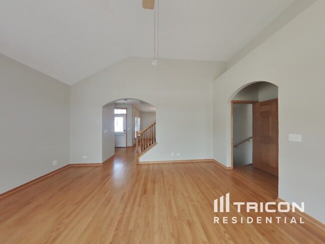 Building Photo - 593 Prairie Crossing Dr