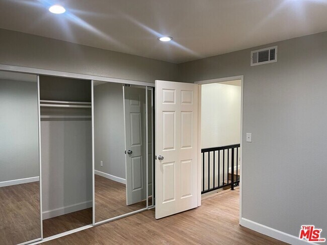 Building Photo - 7327 Willoughby Ave