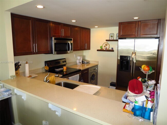 Building Photo - 600 NE 36th St