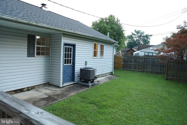 Building Photo - 13126 Sylvan Ave