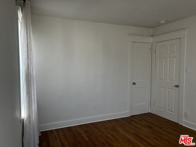 Building Photo - 543 S Chicago St
