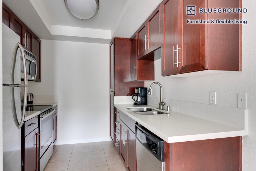 Building Photo - 28130 Peacock Ridge Dr