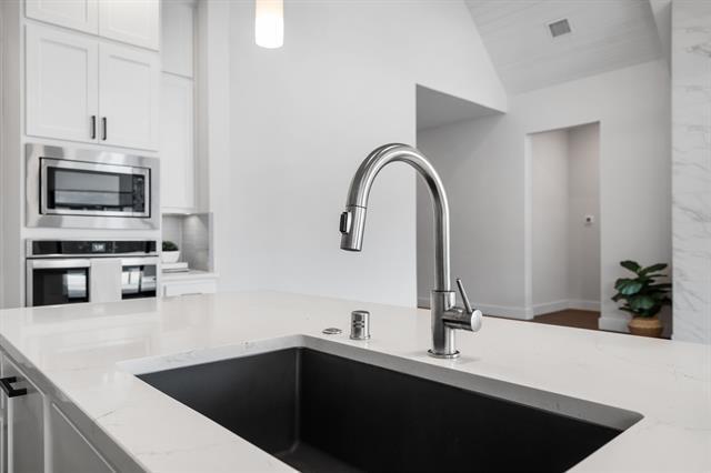Building Photo - 124 Craigmore Dr