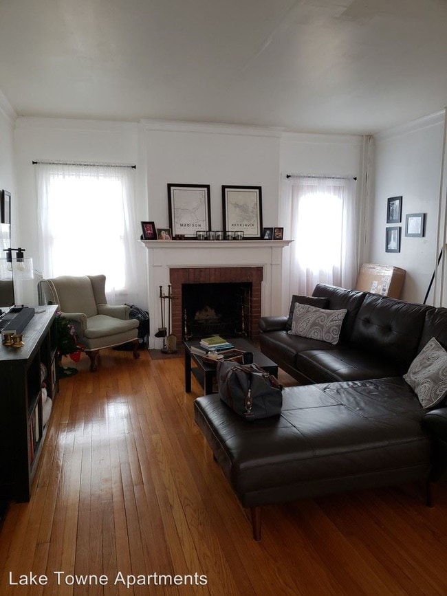 Primary Photo - 240 W Lakelawn Pl
