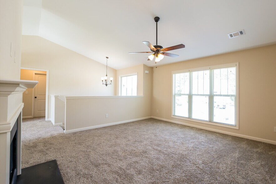 Building Photo - 323 Trailside Dr