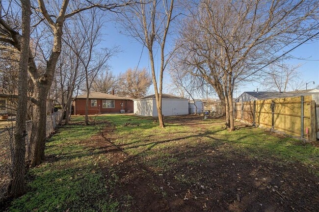 Building Photo - 2312 N Warren Ave