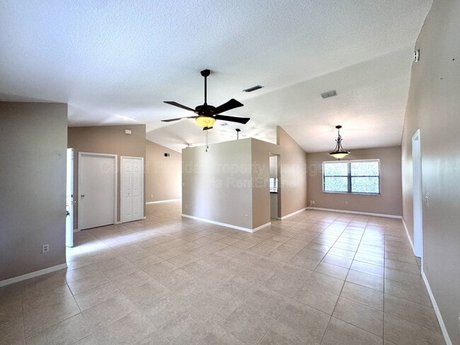 Building Photo - 5130 Sun Palm Dr