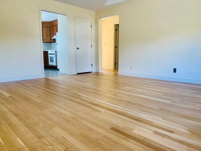 Building Photo - 145 Emerson Gardens Rd