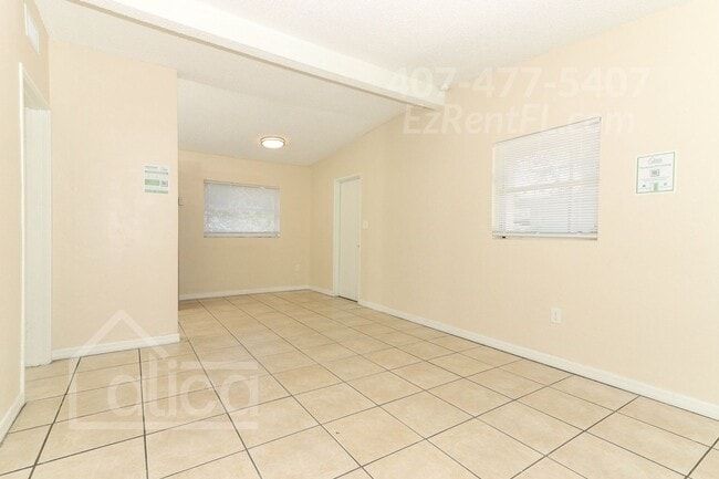 Building Photo - 4 Bed 1 Bath with Carport - Completely Rem...
