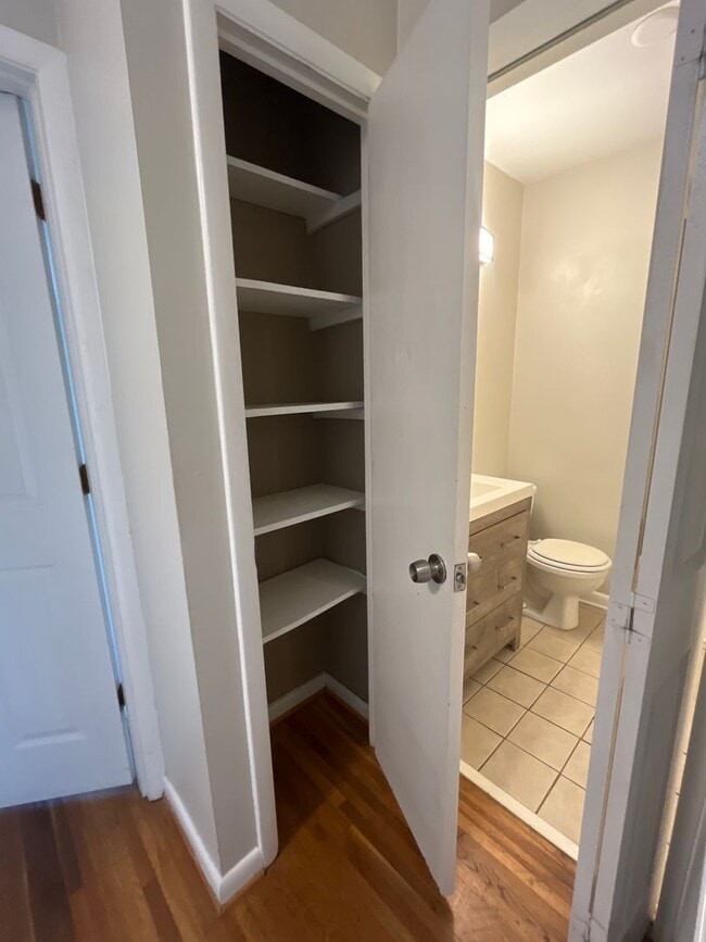 Building Photo - HISTORIC WAVERLY One Bedroom One Bath Condo