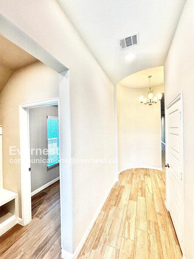 Building Photo - 2412 Bathwick Ln