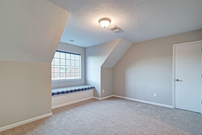 Building Photo - 24118 Bay Hill Blvd