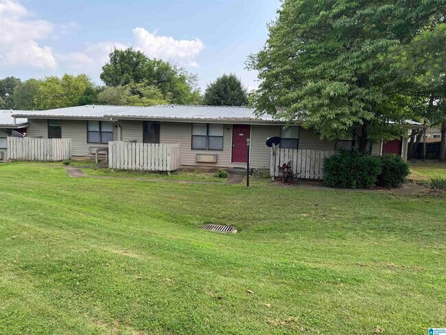Building Photo - 1700 Greenbrier Dear Rd