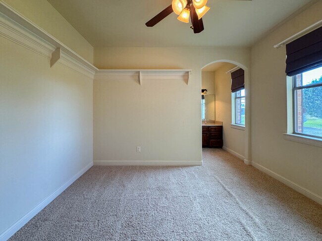 Building Photo - 1559 E Blackjack Rd E