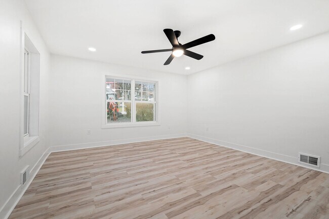 Building Photo - Gorgeous 3 bedroom home in Verona available now!