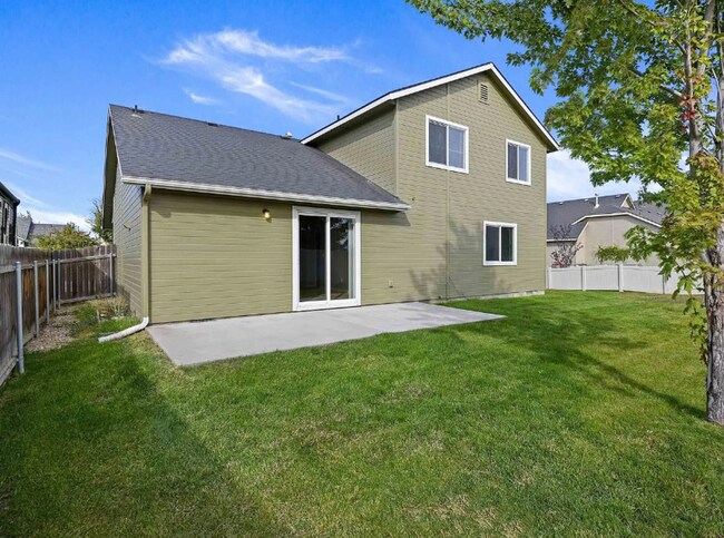 Building Photo - Spacious 4-Bedroom Home with 3-Car Garage