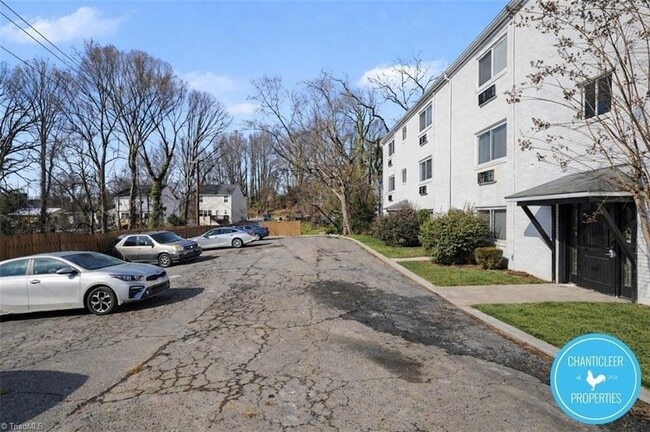 Building Photo - 1047 W Academy St