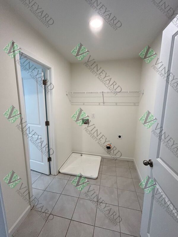 Building Photo - 4510 Sandy Creek Dr