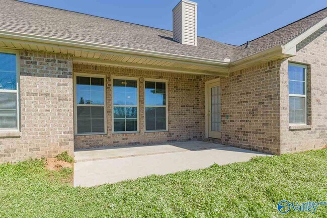 Building Photo - 6812 Wintercrest Way SE