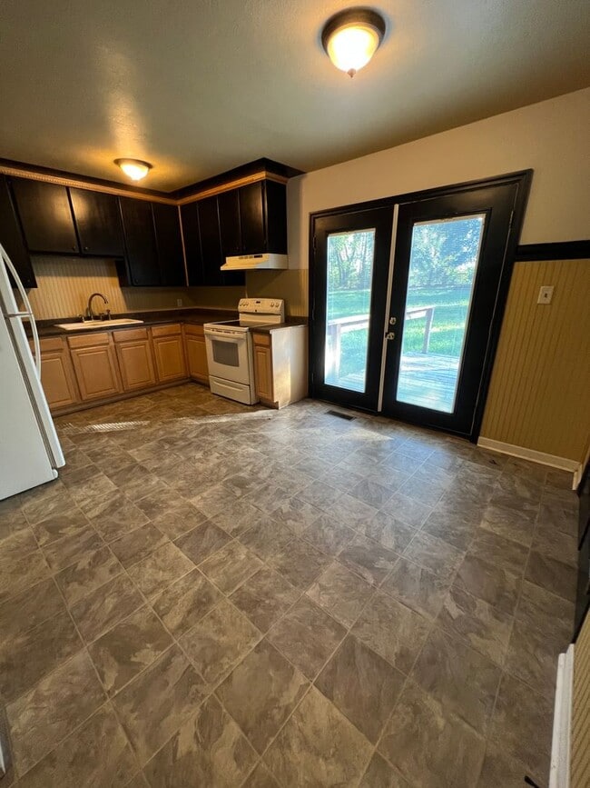Building Photo - 4011 Wood Dr