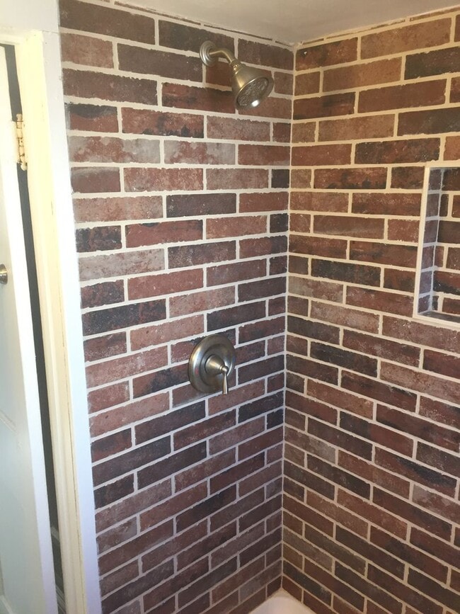 Building Photo - 202 N 5th St