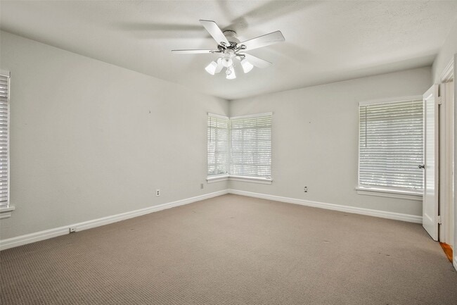 Building Photo - 7204 Meadow Lake Ave
