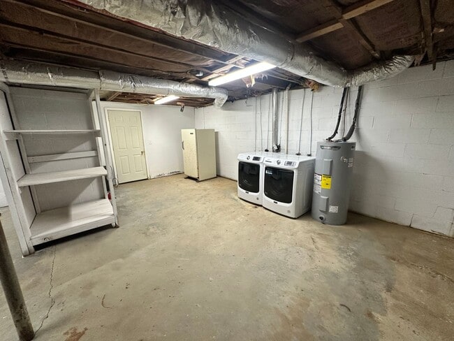 Building Photo - 102 Highland Dr