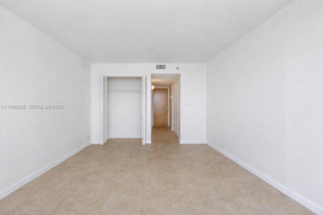 Building Photo - 7601 E Treasure Dr