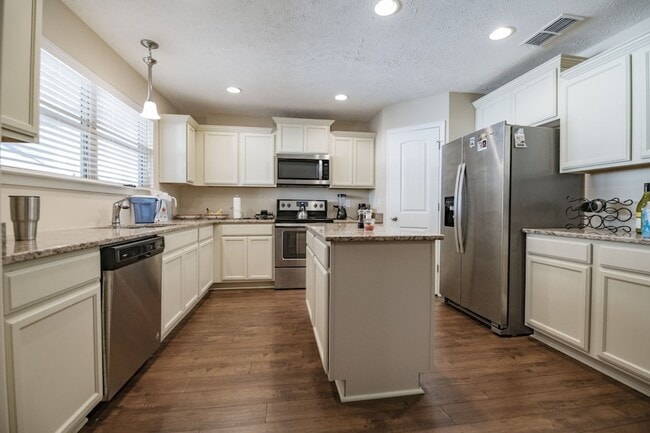 Building Photo - 4414 Sunday Silence Way