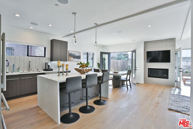 Building Photo - 1622 S Mansfield Ave